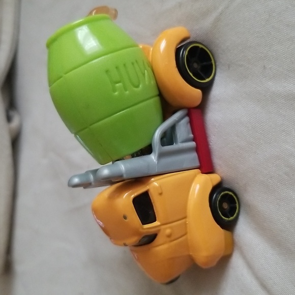 Hot Wheels Car Lot 6 , Disney, Mattel & Nintendo - Picture 6 of 6